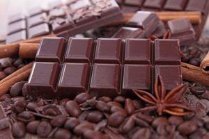 Шоколад повышает или понижает давление