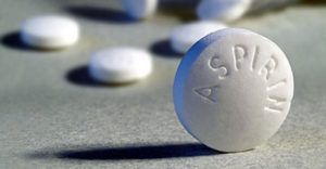 Как действует аспирин на организм человека при повышенном давлении? 