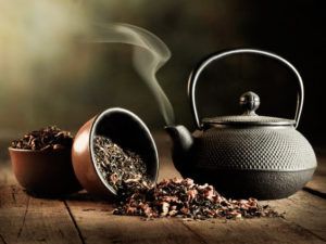 Черный чай повышает или понижает давление