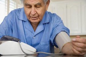 Как поднять низкое давление у пожилого человека?